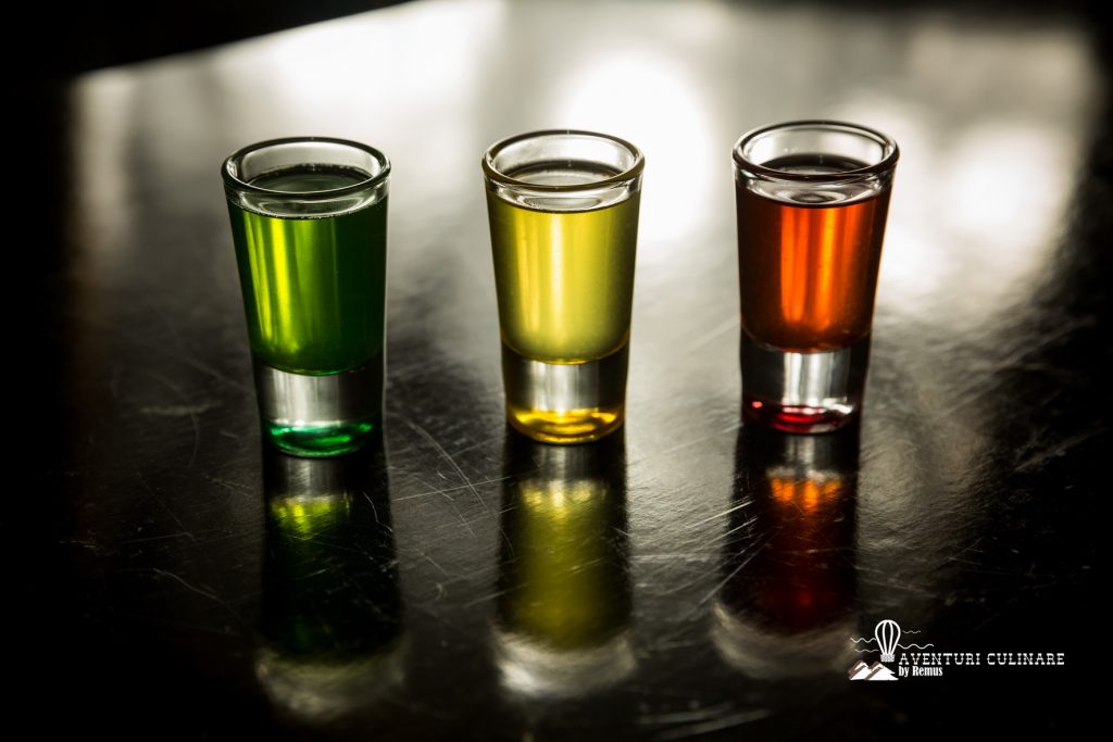 Licori (lichior de mentă, limoncello și căpșunată)