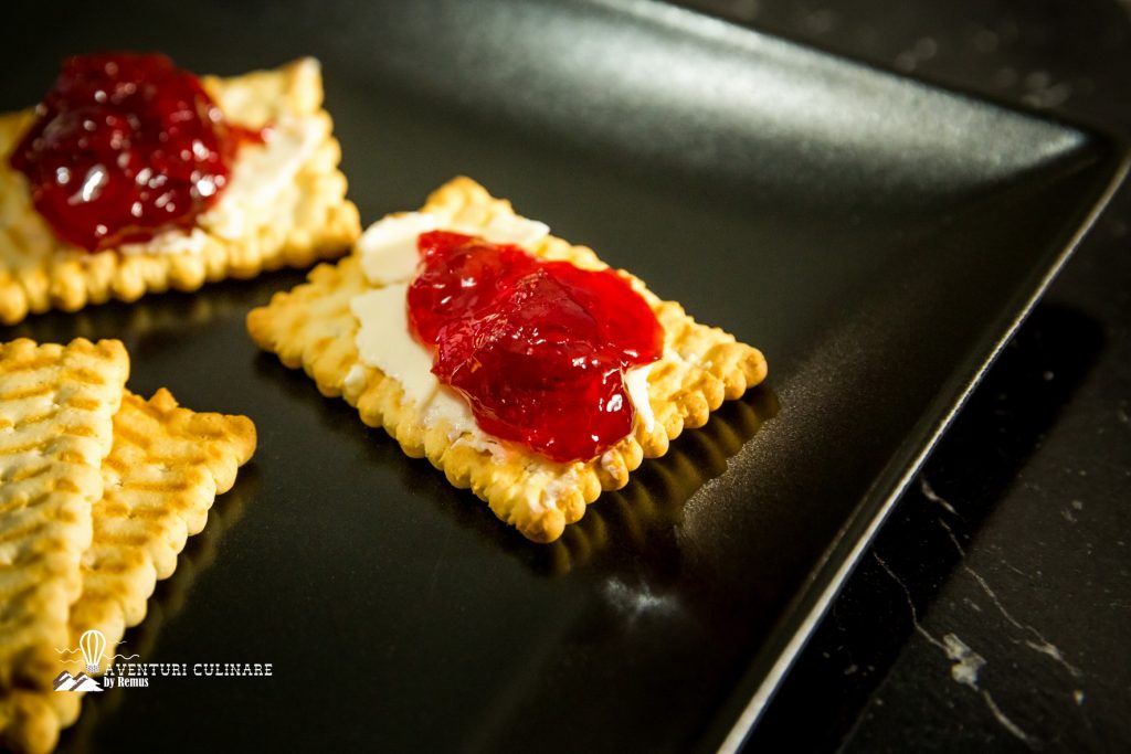 Dulceață de vișine cu biscuiti