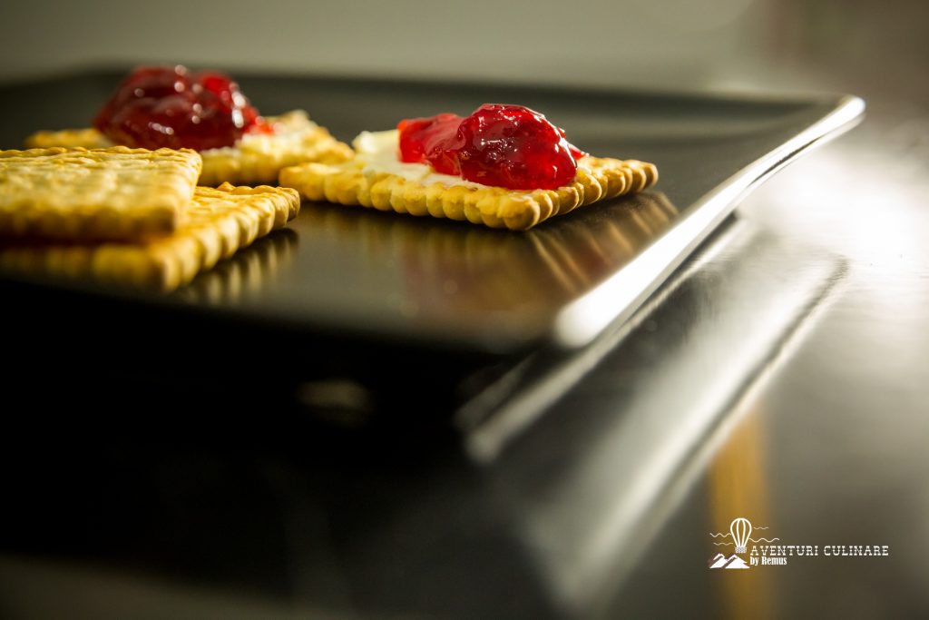 Dulceață de vișine cu biscuiti