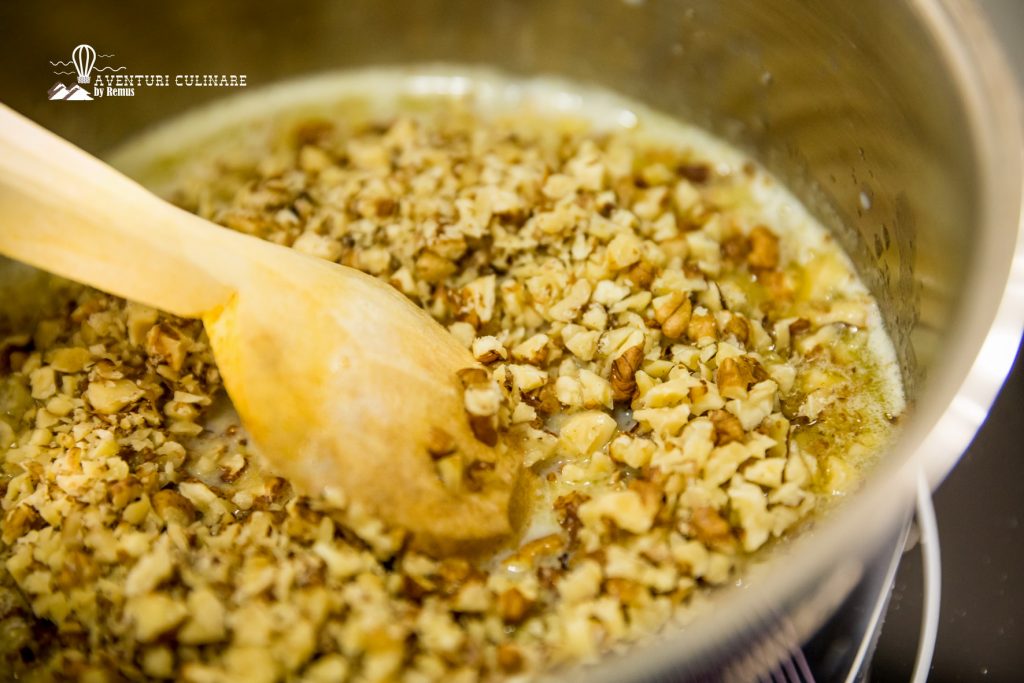 Salam de biscuiți - ingrediente pe foc