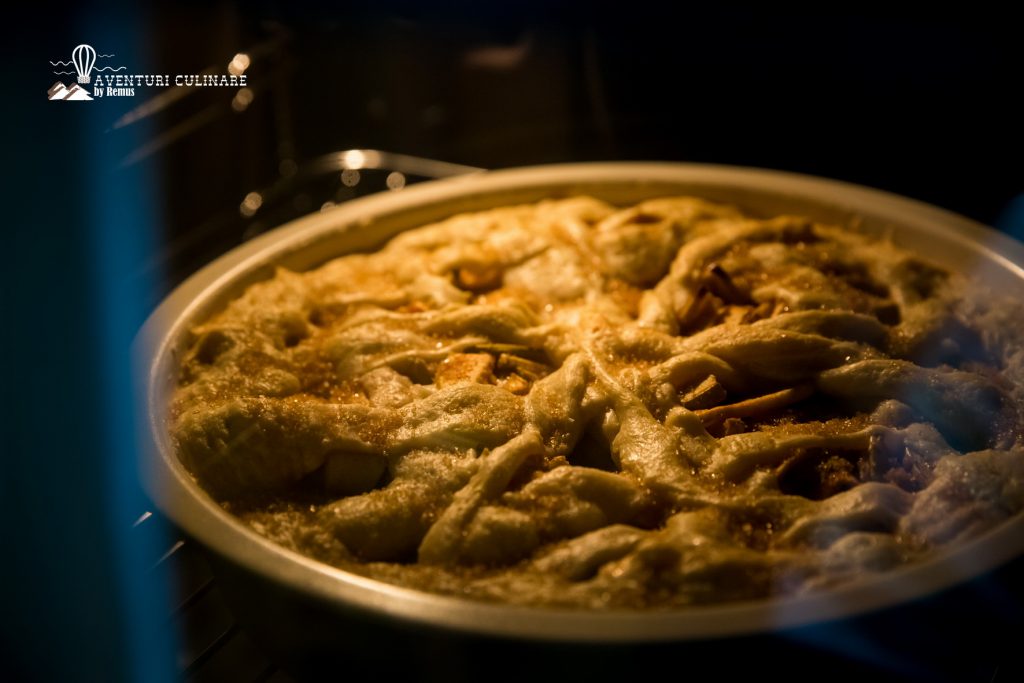 Plăcintă cu mere vegană in cuptor