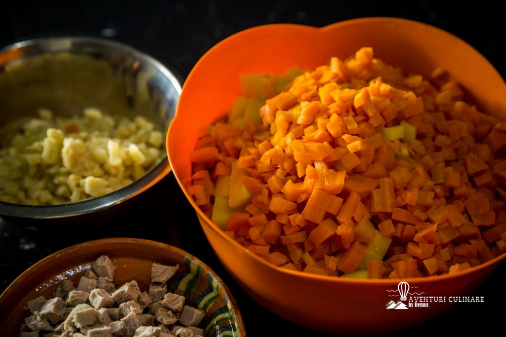Salata de boeuf - ingredientele tocate marunt