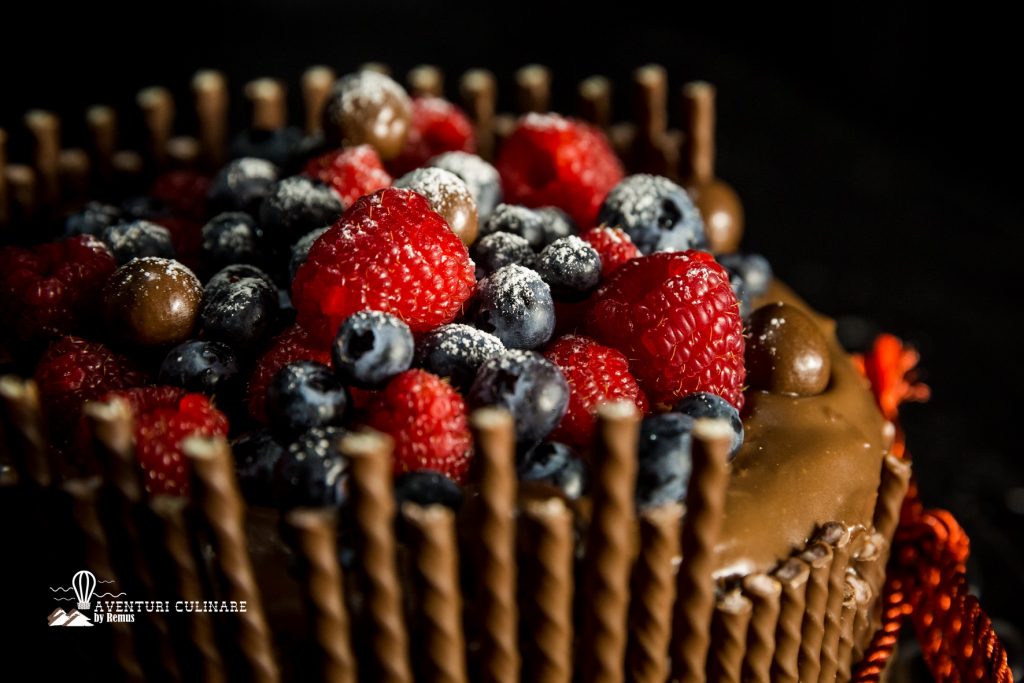 tort cu cremă de ciocolată