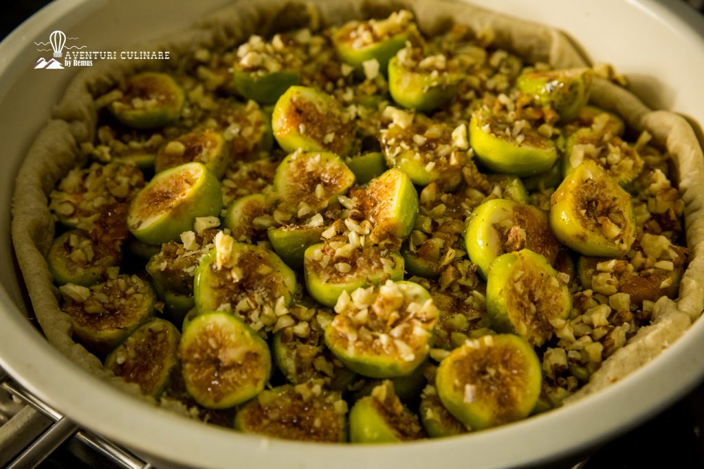 Tarta cu smochine pregatita pentru copt