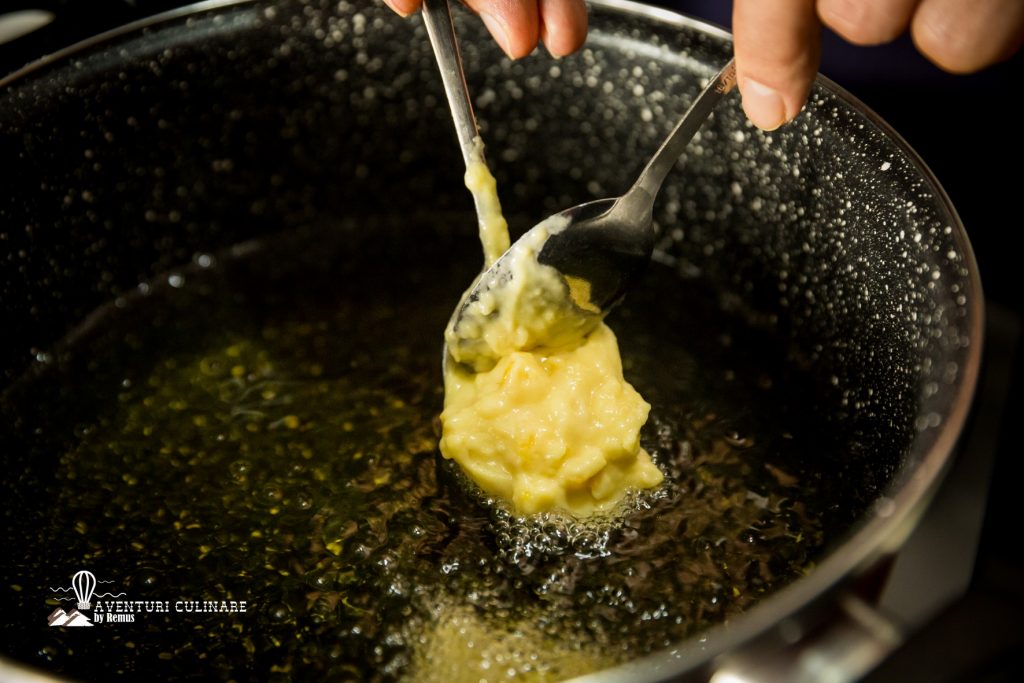 Gogoși în baie de ulei încins